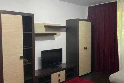 Apartament cu 3 camere decomandat, mobilat în Spitalului