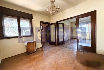 Apartament cu 3 camere semidecomandat în P-ța Alba Iulia