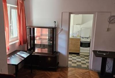 Garsonieră decomandată, mobilată în Calea Călărașilor