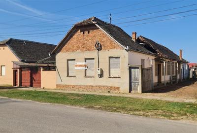 Teren 1270mp cu Casa in Santana, necesita amenajare/demolare - 2