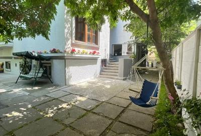 Jumatate vila Cotroceni, renovat, instalatii noi, garaje, curte, terasa - 7