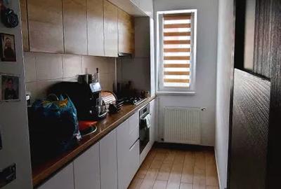 Apartament cu 2 camere semidecomandat, mobilat în Florești