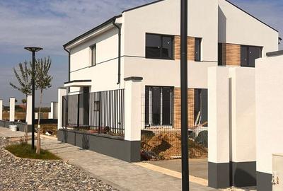 Duplex cu 5 camere în Moșnița Nouă