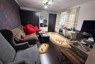 Ristor 3 minute metrou - Retras de la bulevard, liniste- Decomandat - 1