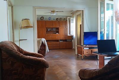 Apartament cu 3 camere semidecomandat, mobilat în Dacia