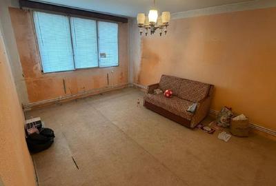 Piata PECO - str. Turnu Magurele, Apartament decomandat cu 3 camere - 65 mp - 7