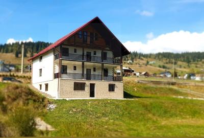 Vilă/Pensiune  turistica de vânzare - 1