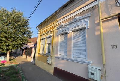Studio mobilat și utilat | Parcare inclusă | Vedere stradală | Grădină - 1