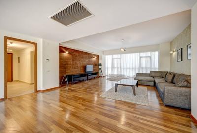 Apartament cu 4 camere semidecomandat, mobilat în Herăstrău