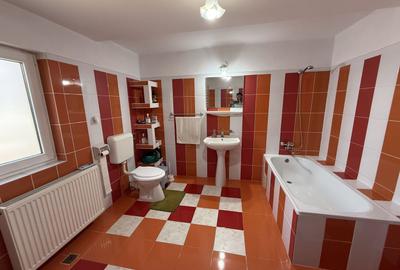 Vila construită in 2010 - P+1+pod - S=236 mp și curte 238 mp Campina! - 7
