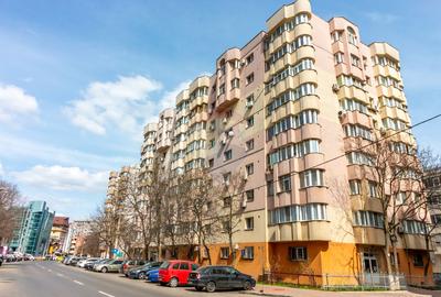 Apartament cu 3 camere decomandat în Vitan Mall