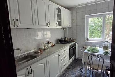 Apartament cu 3 camere decomandat în Doamna Ghica