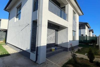 Casa individuala - 4 camere - 2 bai - beci - pod - str asfaltata - 3