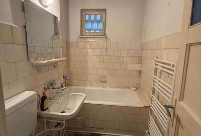 De vânzare apartament 2 camere ZONA CENTRALA - 3
