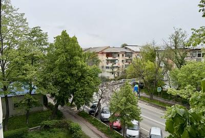 Apartament cu 4 camere de vânzare pe Strada Longinescu - 18