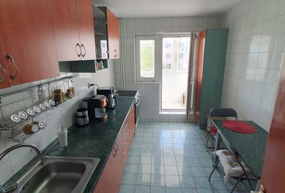 Apartament 4 camere langa Piata Matei Ambrozie, bloc din anul 1983, doua bai.