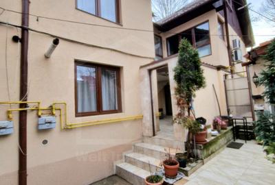 Casă individuală cu 7 camere în Central