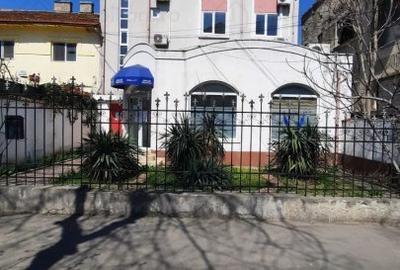 Ultracentral, stradal, spatiu COMERCIAL 80 mp., curte 100 mp. - 6