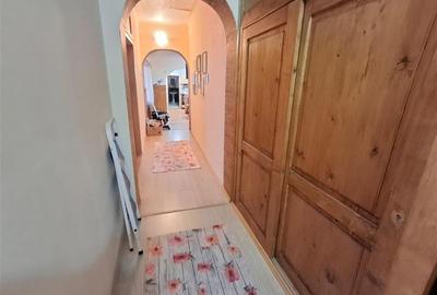 Casa cu doua apartamente garaj pivnita in Cisnadie - 24