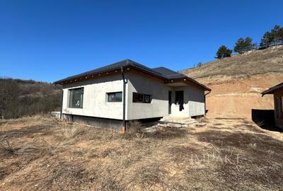 Casa pe un nivel | Teren 2.977 mp | Panorama deosebita | Suceagu - 2