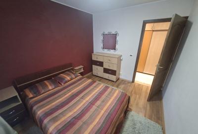 Apartament cu 3 camere decomandat, mobilat în Nicolina