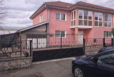 Casă cu 5 camere în Brutăriei Neamț