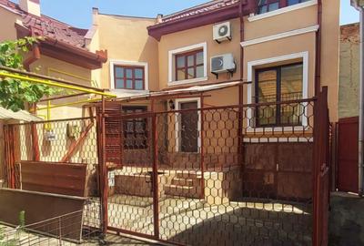 Casă individuală cu 3 camere în Central