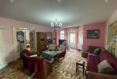 Casă individuală cu 7 camere în Sub Arini