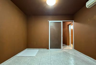 Spatiu comercial stradal, vad pietonal, parcare libera - 10