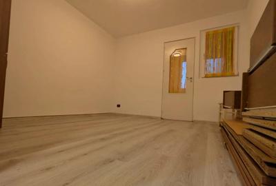 Garsoniera ( Bloc reabilitat )-Tractorul - 1