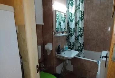 Garsoniera 33mp metrou gorjului bloc mixt 1980 - 1