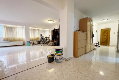 Apartament cu 3 camere decomandat, mobilat în Soarelui