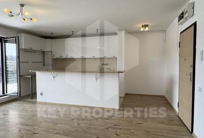 Apartament cu 4 camere semidecomandat, mobilat în Băneasa