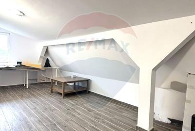 Apartament cu 3 camere de vânzare - 12