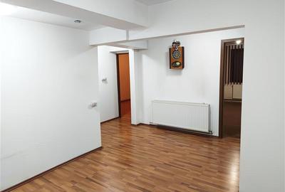 Apartament 3 camere decomandat, Bl. 23, Parter, Moldova Noua - 3
