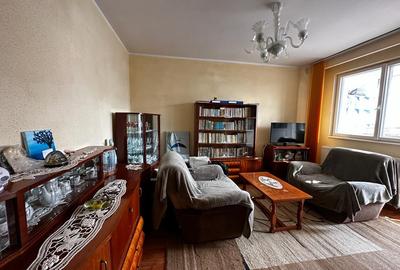 De vanzare apartament cu 2 camere decomandat, Micro 20, mobilat, 46.000E