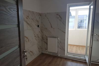 Apartament doua camere, decomandat, etaj 4, cu sarpanta, renovat modern, stradal - 18