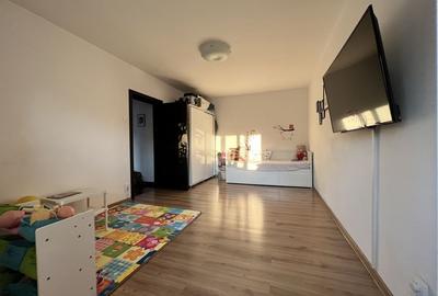 Apartament cu 2 camere decomandat, mobilat în Titan