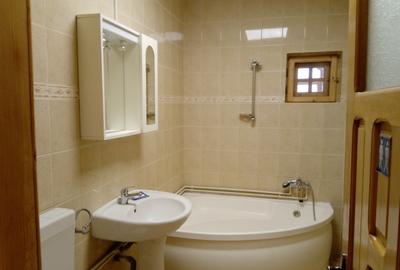 Vila P+M Busteni 9.7 Booking, 5 dormitoare, fosa septica, centrala, curte, garaj - 16