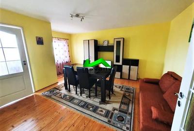 Apartament cu 3 camere decomandat, mobilat în Turnișor