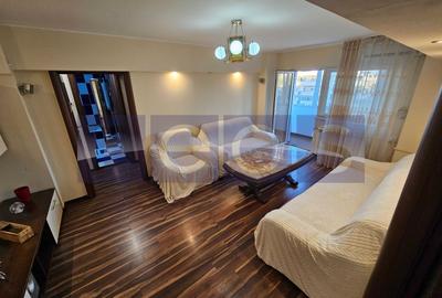 Apartament cu 3 camere semidecomandat în Tineretului