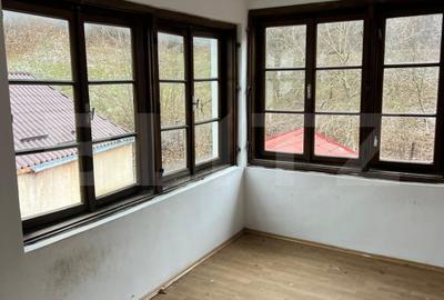 De vanzare, casa in Schei - 3