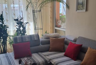 Apartament 3 camere de vanzare - Ostroveni, zona Pieței, decomandat, 71,29 mp - 2