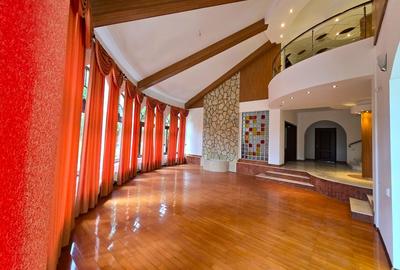 Casa / Vila / Conac Breaza 15 camere + - 10