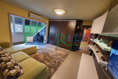 Apartament cu 3 camere semidecomandat, mobilat în Complex Studențesc