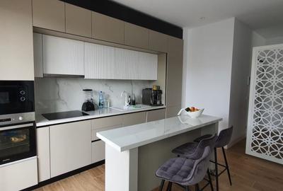 Penthouse cu 4 camere decomandat în P-ța Romană