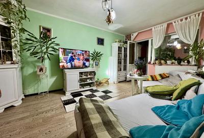 Apartament cu 3 camere decomandat, mobilat în Tei