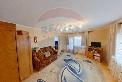 Casă cu 5 camere de vânzare, str. Dragoș Vodă - 7