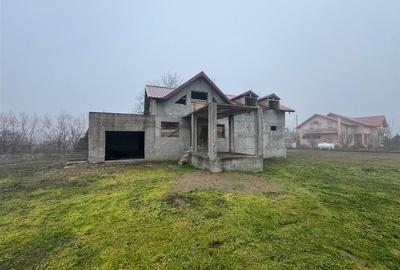 Casă individuală cu 4 camere în Rădulești