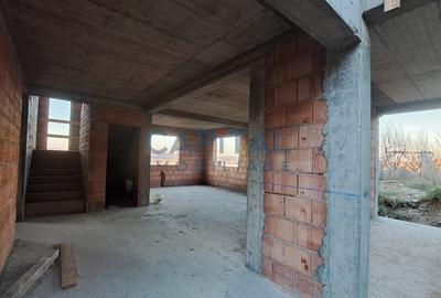 Casa cu garaj, zona Planoare - 13